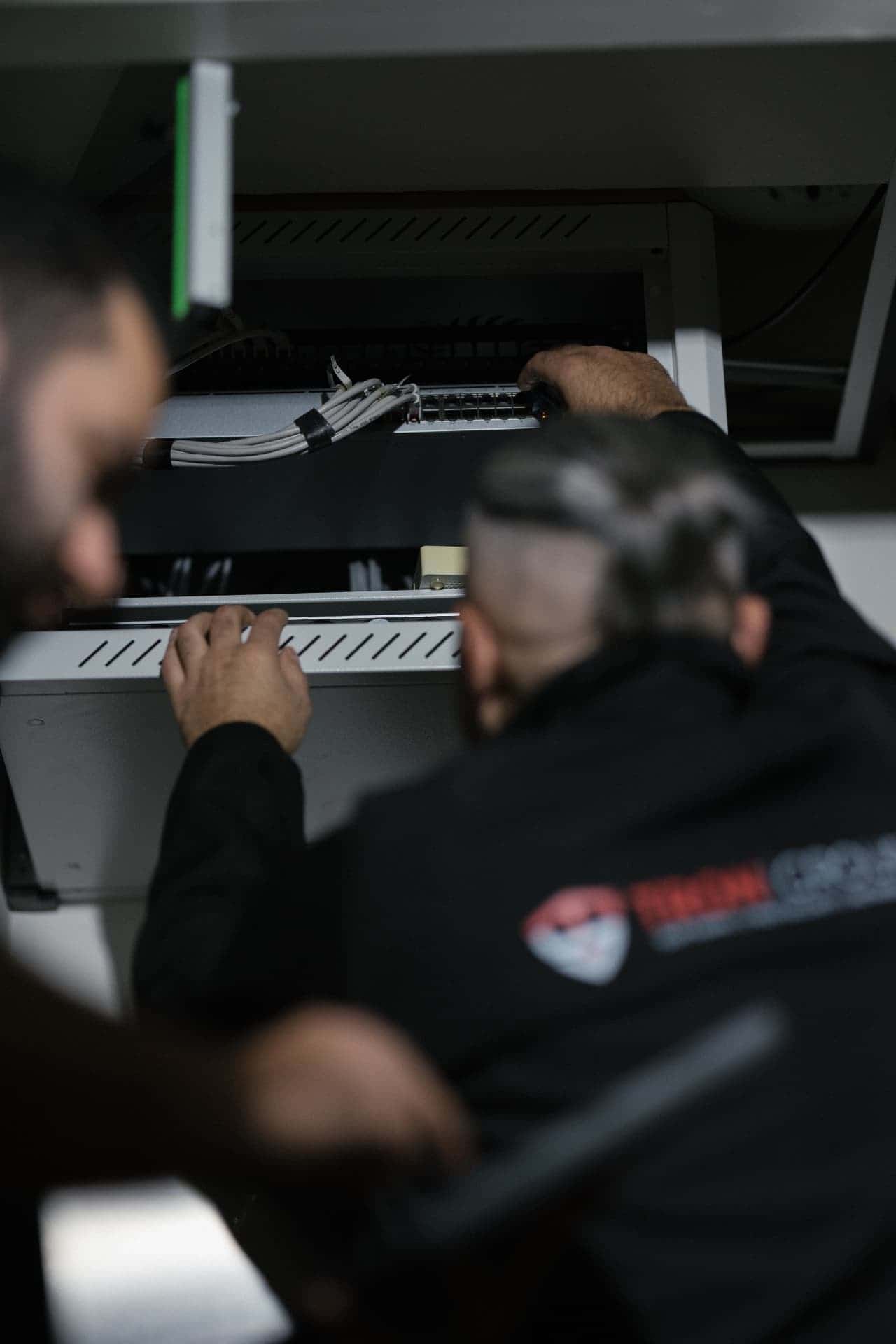 TRON specialist aan het werk