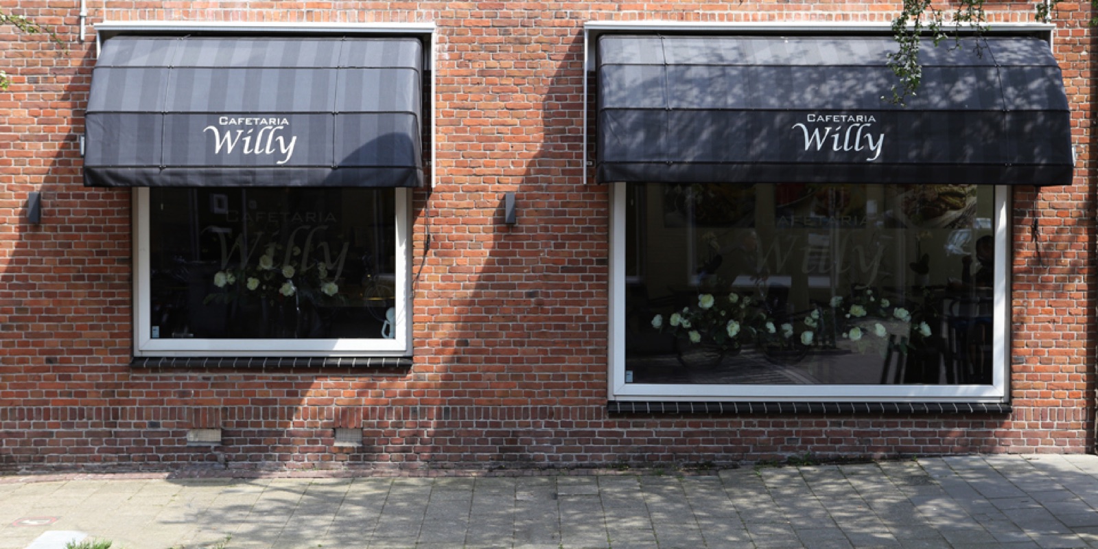 Cafetaria in Gouda met friet en gyros aan de toonbank waar TRON Group de complete IT verzorgt