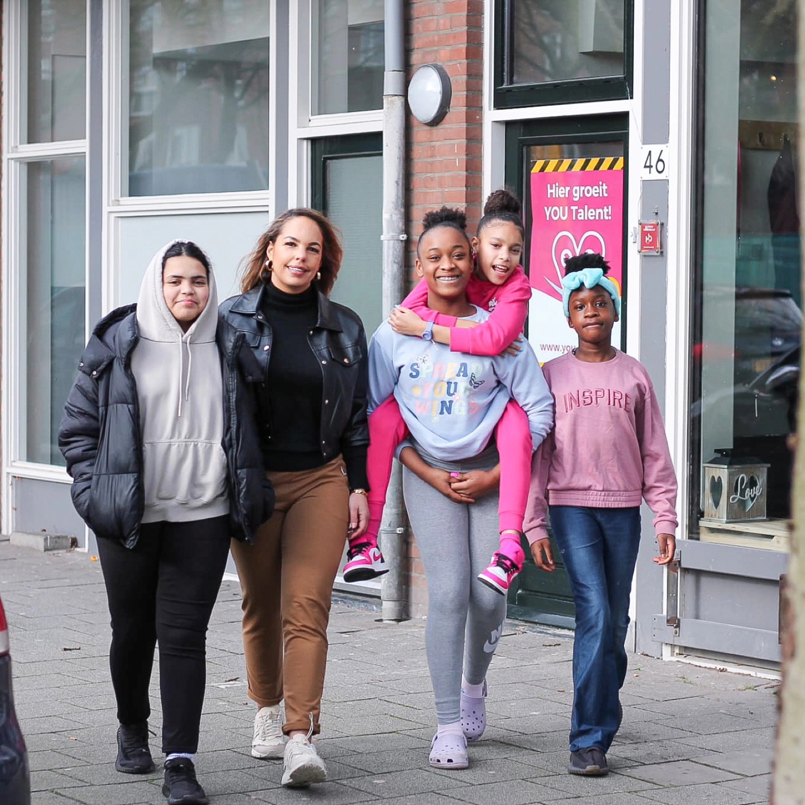 YOU Talent geeft vaklessen op maat aan basisschoolleerlingen in Rotterdam, terwijl TRON Group de veilige IT verzorgt